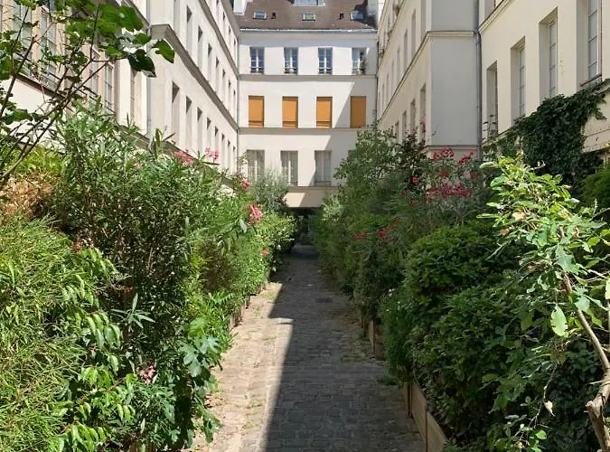 Top Cozy Apartment In The Upper Marais Area